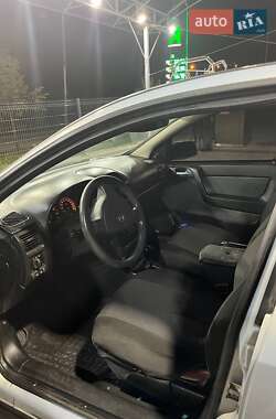 Седан Opel Astra 2005 в  фото 4 Седан Opel Astra 2005 в