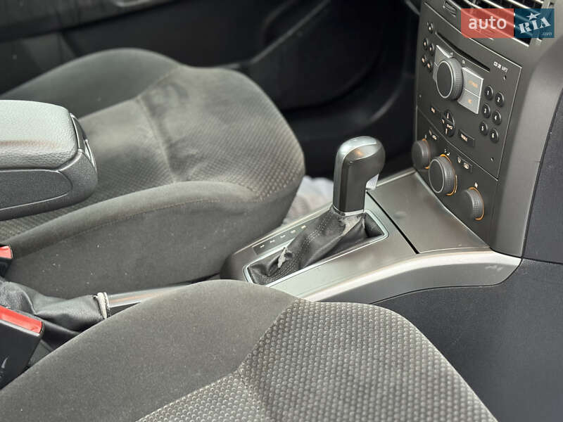 Хэтчбек Opel Astra 2005 в Дрогобыче