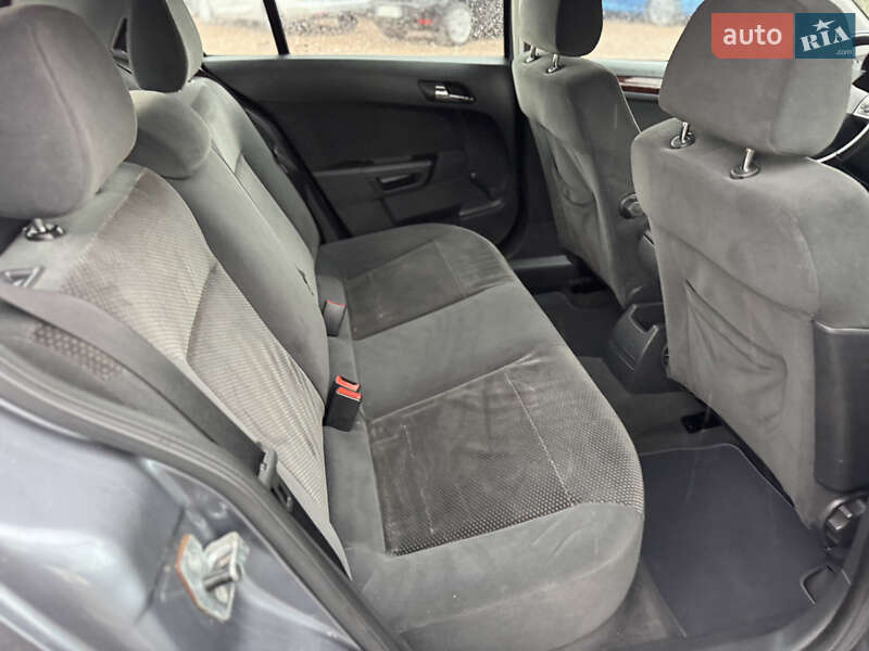 Хэтчбек Opel Astra 2005 в Дрогобыче