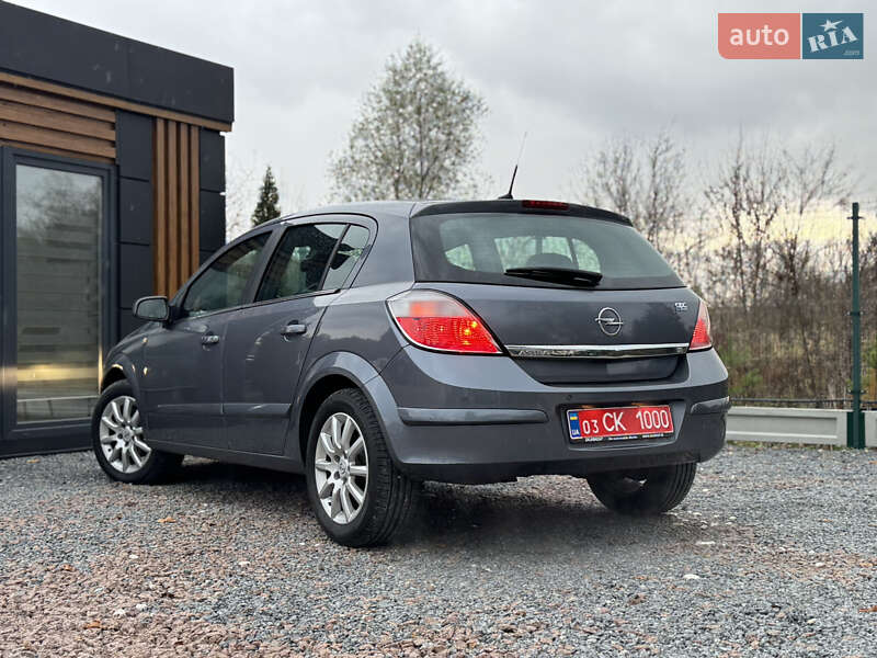 Хэтчбек Opel Astra 2005 в Дрогобыче