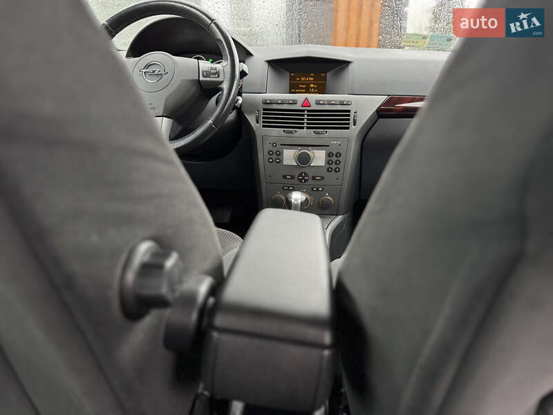 Хэтчбек Opel Astra 2005 в Дрогобыче