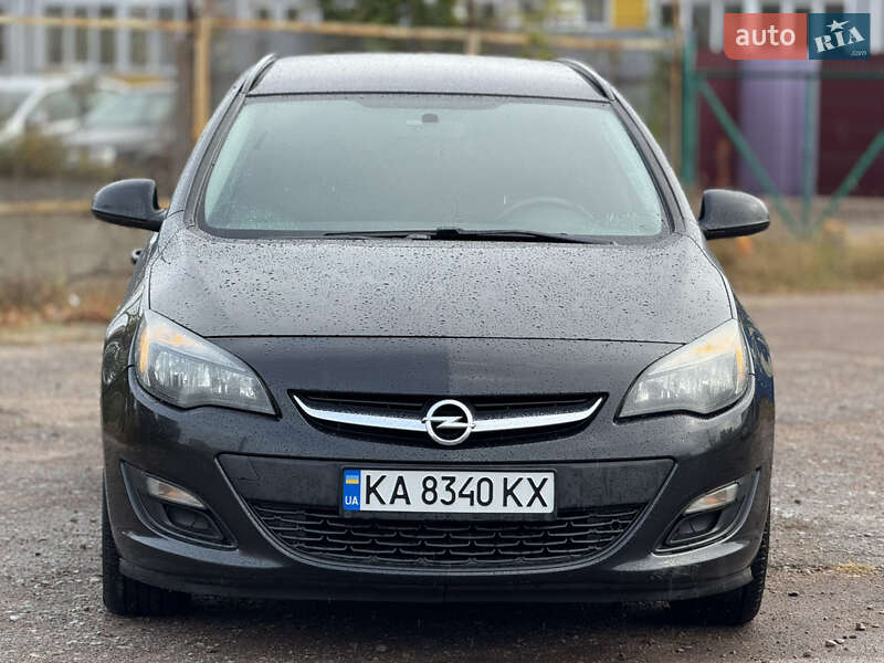 Универсал Opel Astra 2012 в Чернигове