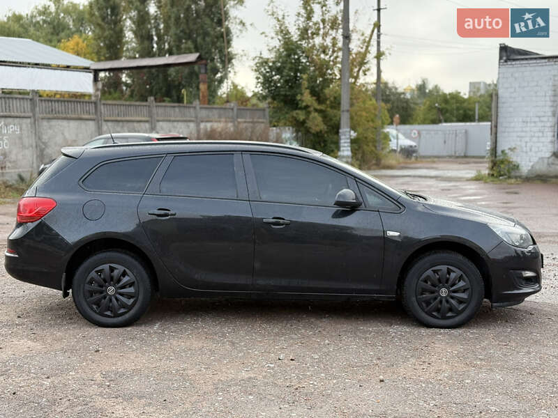 Универсал Opel Astra 2012 в Чернигове