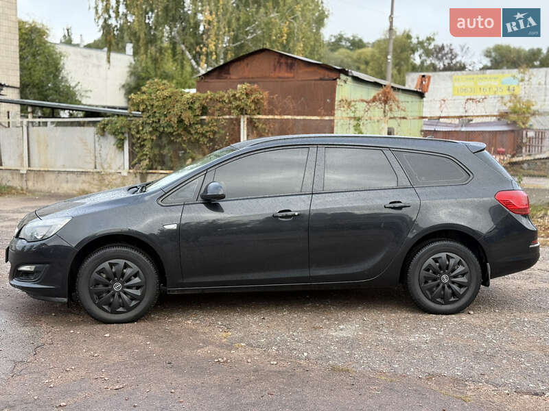 Универсал Opel Astra 2012 в Чернигове