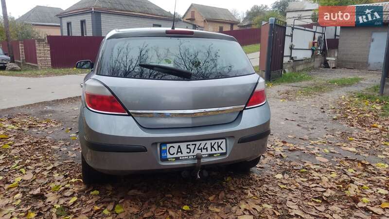 Хэтчбек Opel Astra 2005 в Золотоноше
