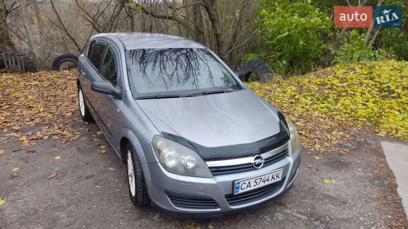 Хэтчбек Opel Astra 2005 в Золотоноше