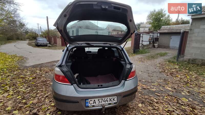 Хэтчбек Opel Astra 2005 в Золотоноше