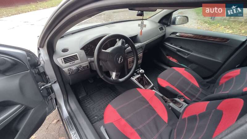 Хэтчбек Opel Astra 2005 в Золотоноше