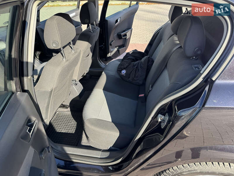 Хэтчбек Opel Astra 2005 в Ровно фото 17 Хэтчбек Opel Astra 2005 в Ровно