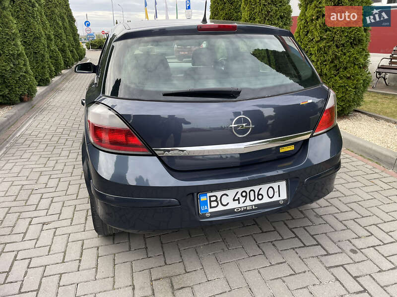 Хэтчбек Opel Astra 2006 в Городке