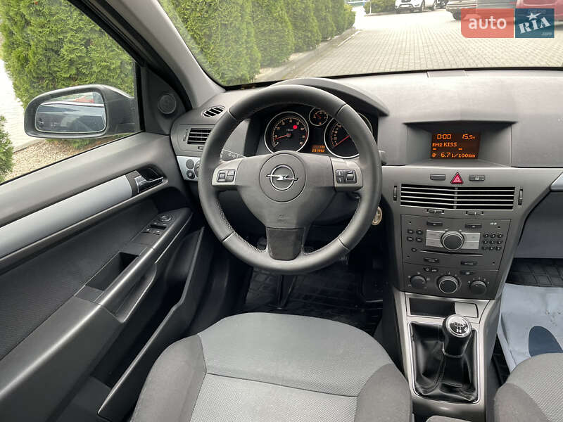 Хэтчбек Opel Astra 2006 в Городке
