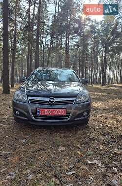 Універсал Opel Astra 2010 в Харкові