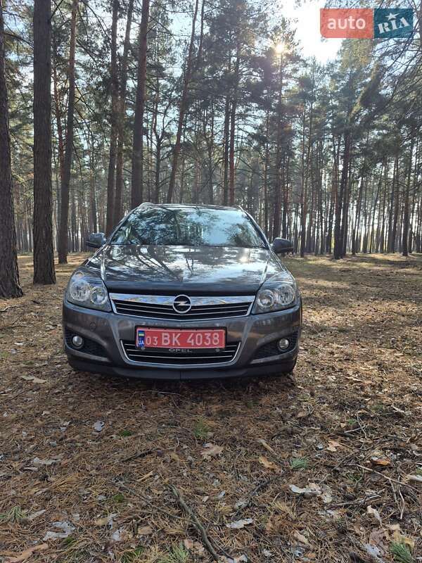 Универсал Opel Astra 2010 в Харькове