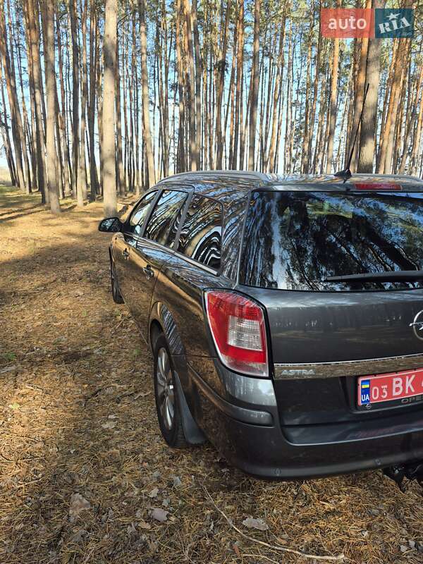 Универсал Opel Astra 2010 в Харькове
