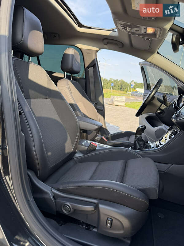 Універсал Opel Astra 2016 в Луцьку