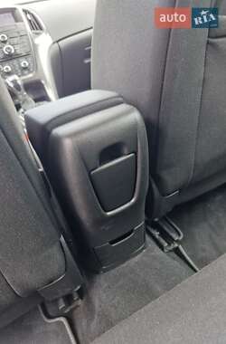 Универсал Opel Astra 2010 в 