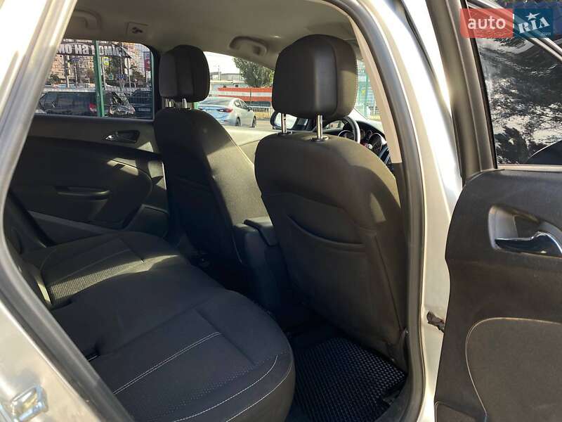 Универсал Opel Astra 2015 в Днепре