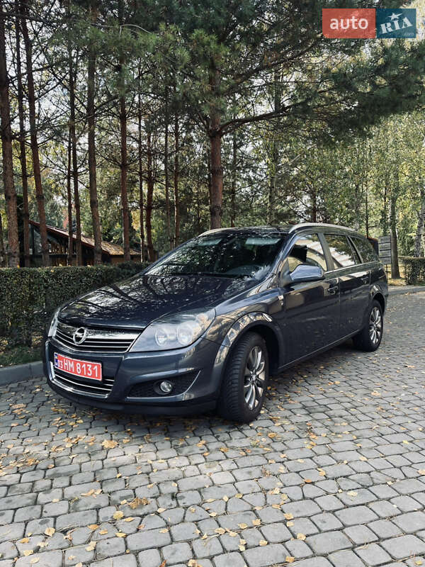 Универсал Opel Astra 2010 в Луцке фото Универсал Opel Astra 2010 в Луцке