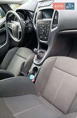 Универсал Opel Astra 2014 в 