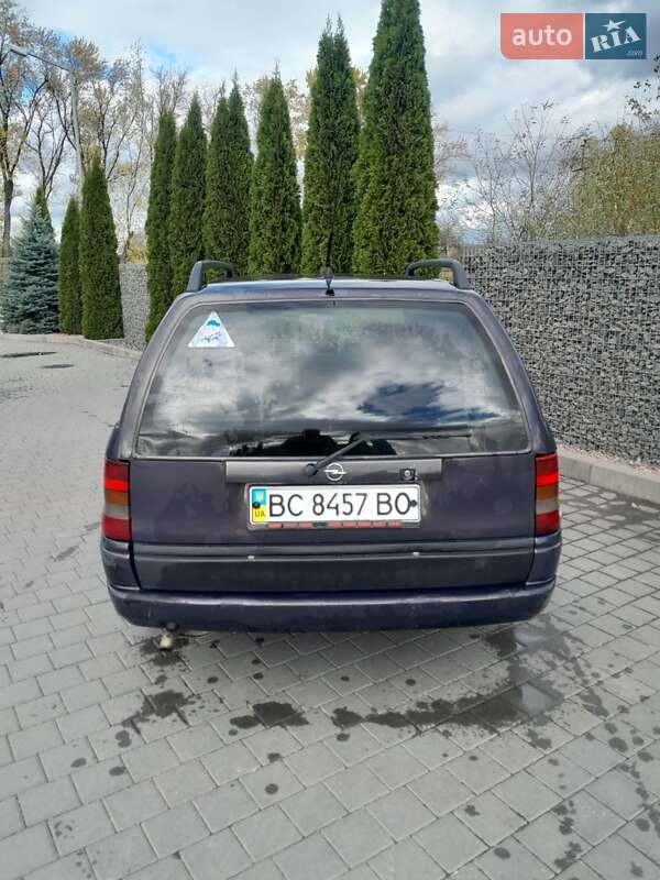 Універсал Opel Astra 1996 в Самборі