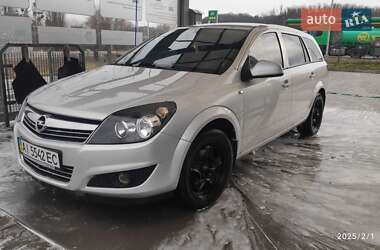 Универсал Opel Astra 2013 в Обухове