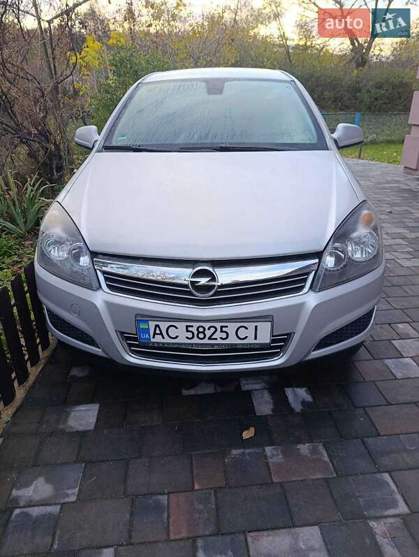 Универсал Opel Astra 2010 в Луцке фото Универсал Opel Astra 2010 в Луцке