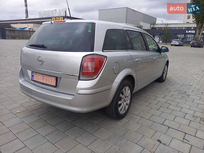 Универсал Opel Astra 2010 в Черкассах