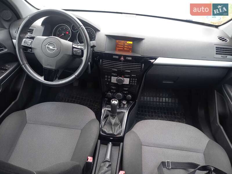 Универсал Opel Astra 2010 в Черкассах