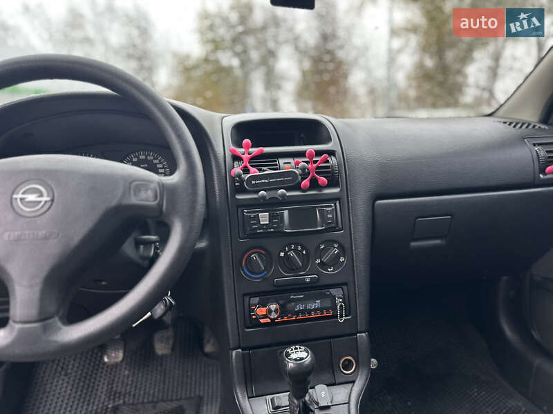 Седан Opel Astra 2006 в Сумах