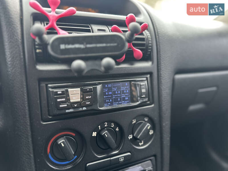 Седан Opel Astra 2006 в Сумах