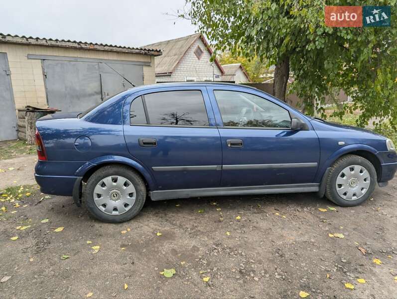 Седан Opel Astra 2005 в Смеле