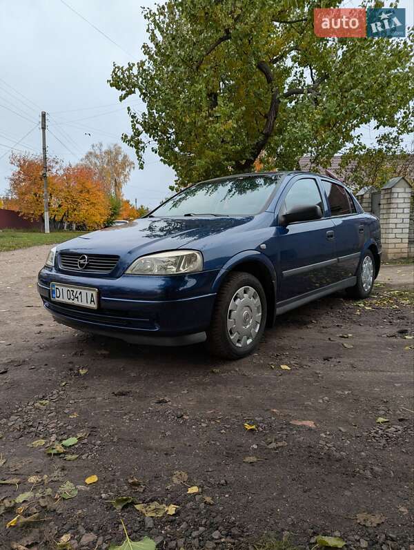 Седан Opel Astra 2005 в Смеле