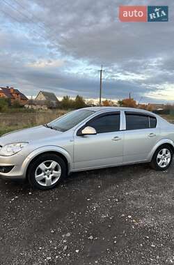 Седан Opel Astra 2012 в Козелеці