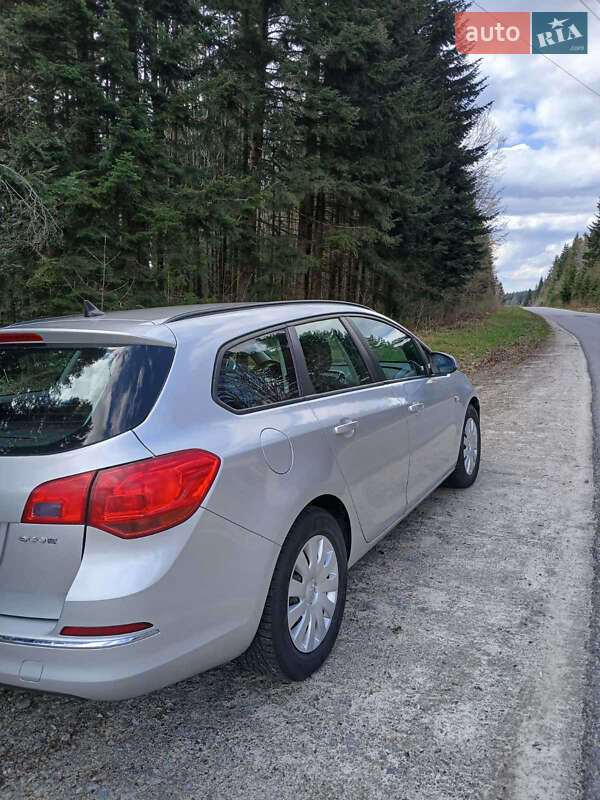 Универсал Opel Astra 2013 в Бориславе