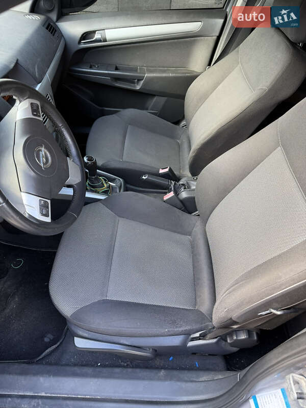 Універсал Opel Astra 2009 в Рівному