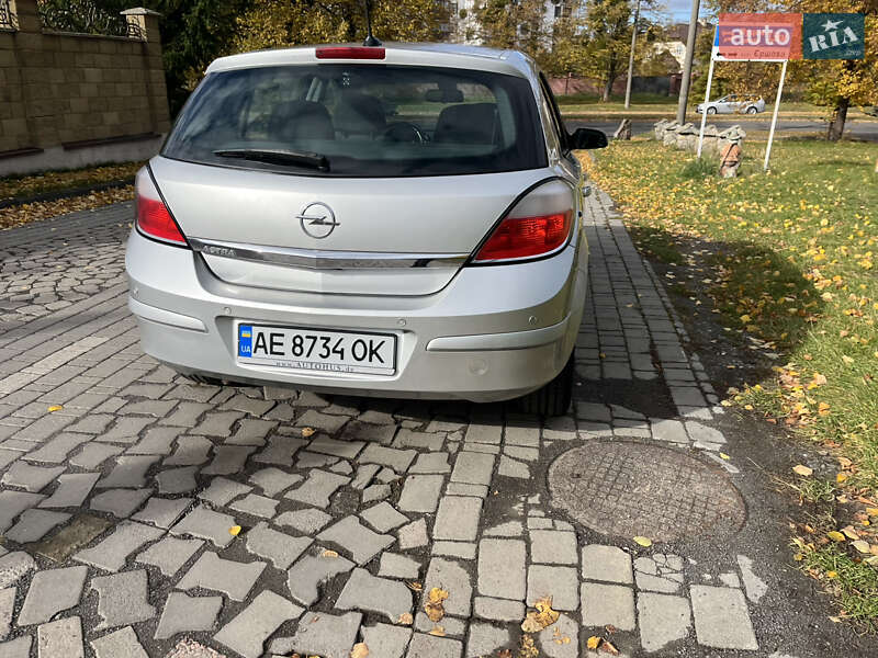 Хэтчбек Opel Astra 2004 в Луцке