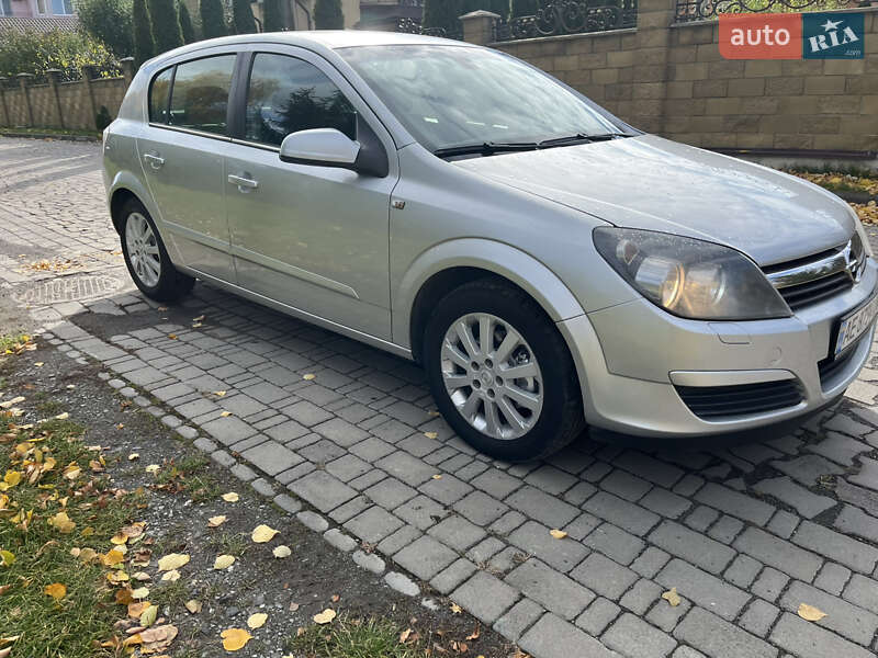 Хэтчбек Opel Astra 2004 в Луцке