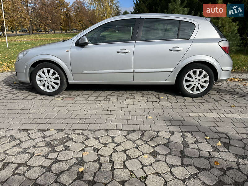 Хэтчбек Opel Astra 2004 в Луцке