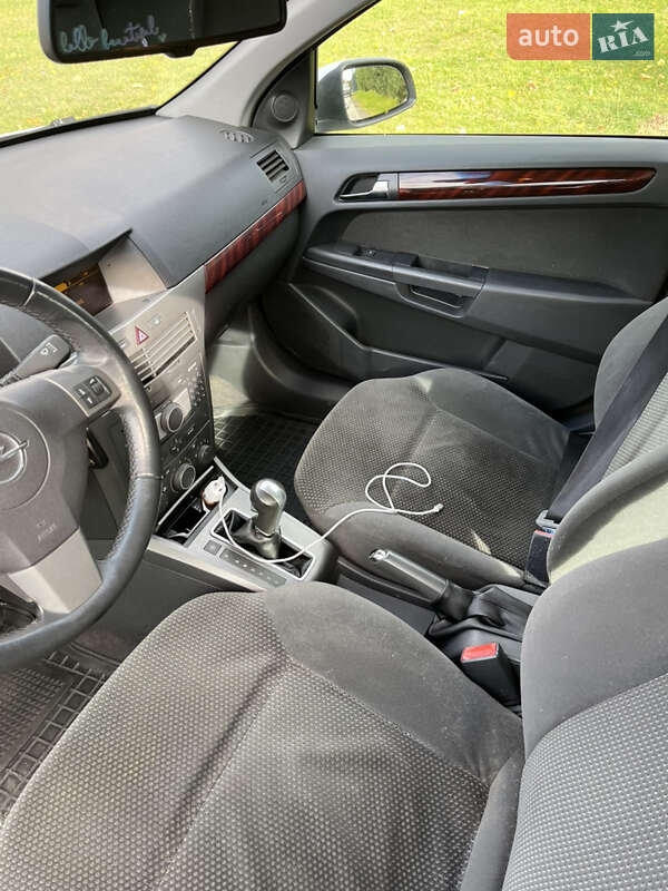 Хэтчбек Opel Astra 2004 в Луцке