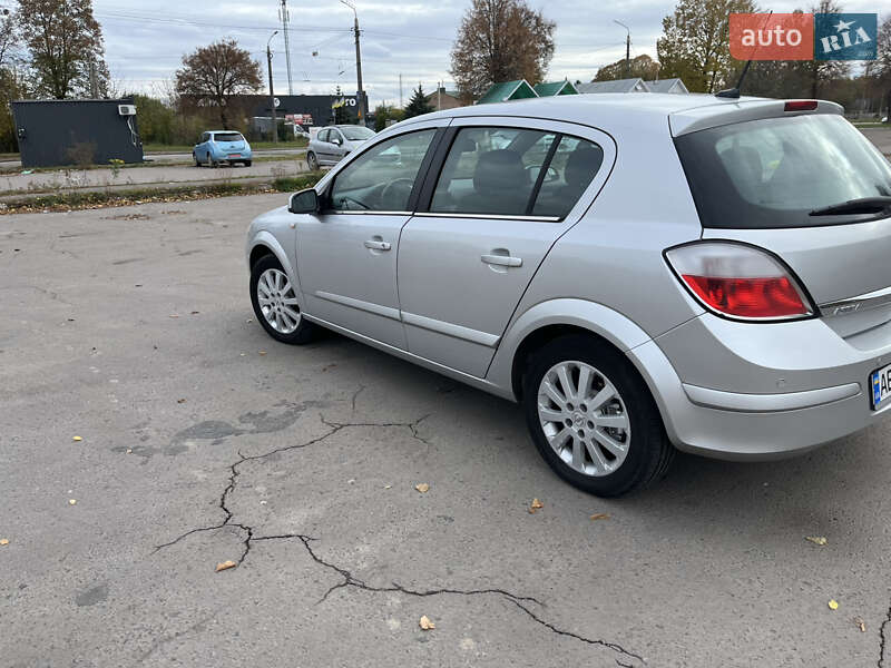 Хэтчбек Opel Astra 2004 в Луцке