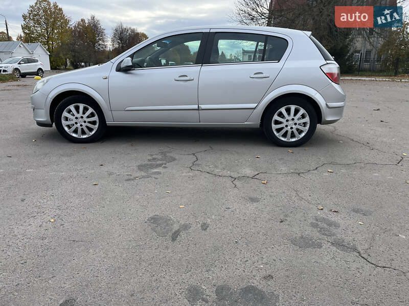 Хэтчбек Opel Astra 2004 в Луцке