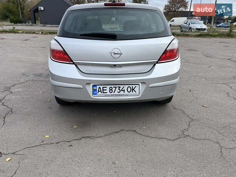 Хэтчбек Opel Astra 2004 в Луцке