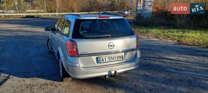 Универсал Opel Astra 2009 в Обухове