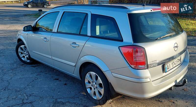 Универсал Opel Astra 2009 в Обухове