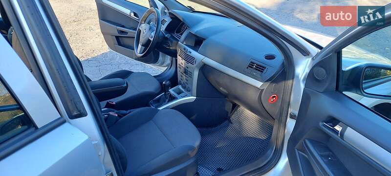 Универсал Opel Astra 2009 в Обухове