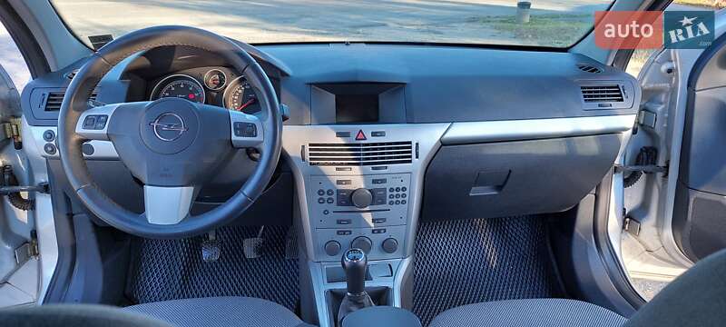 Универсал Opel Astra 2009 в Обухове