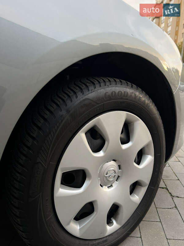 Універсал Opel Astra 2011 в Києві фото 19 Універсал Opel Astra 2011 в Києві