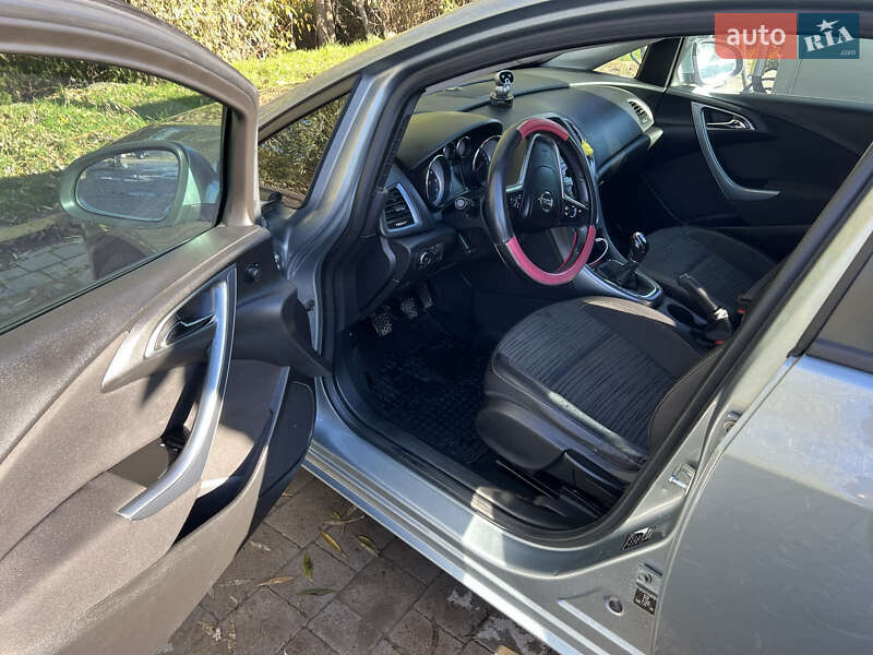 Универсал Opel Astra 2013 в Бережанах