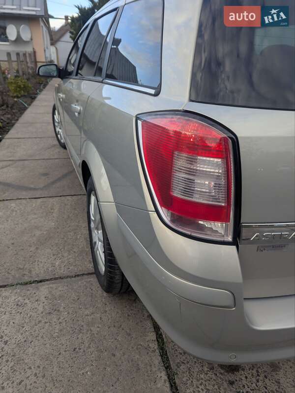 Універсал Opel Astra 2008 в Рівному