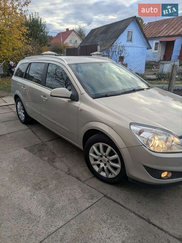 Універсал Opel Astra 2008 в Рівному